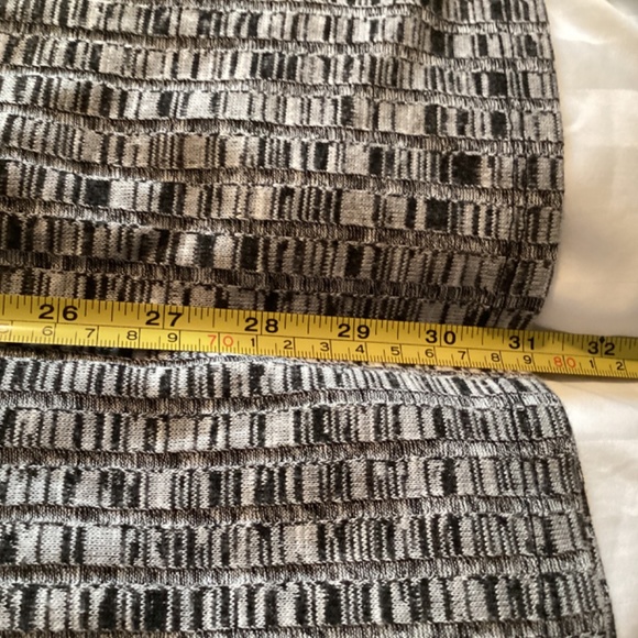 Tunic.  Black and white - Picture 4 of 5